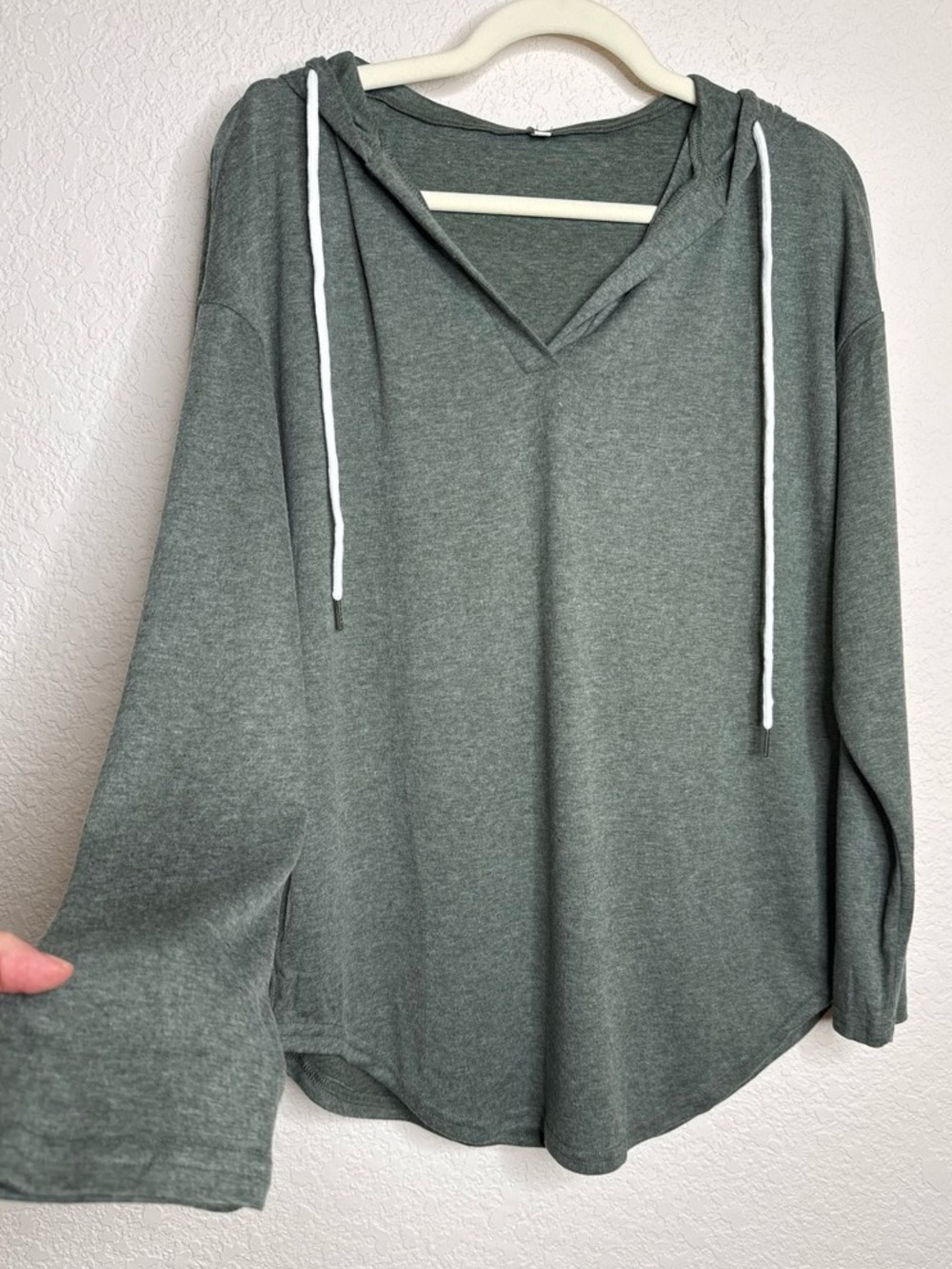 Oversized Lightweight Hooded V-Neck Pullover Olive Heather Size Medium